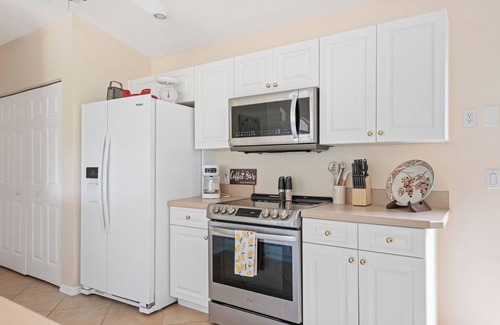 Pebble Beach House | 3-bedroom Pool house in charming Rotonda West with AC/Wifi/BBQ/King Beds