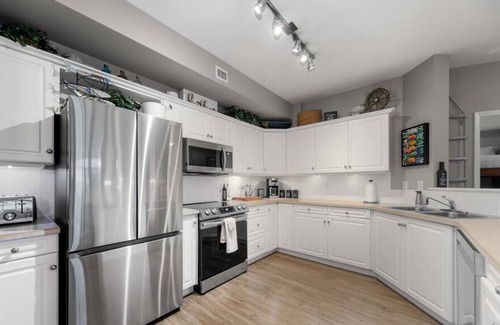 North End Condo | 3 Bedroom / Poolside / Lakefront / Pools & Hot Tub