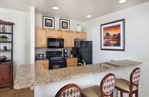 Osage Beach Condo | 3 Bedroom Presidential Suite w/Kitchen on Lake of the Ozarks!
