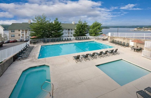 Osage Beach Condo | 3 Bedroom Presidential Suite w/Kitchen on Lake of the Ozarks!