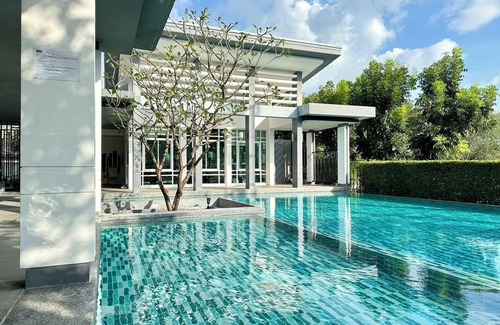 Talat Nuea House | 3-bedroom private house with commonpool,fitness room,WiFi 20min to patong beach