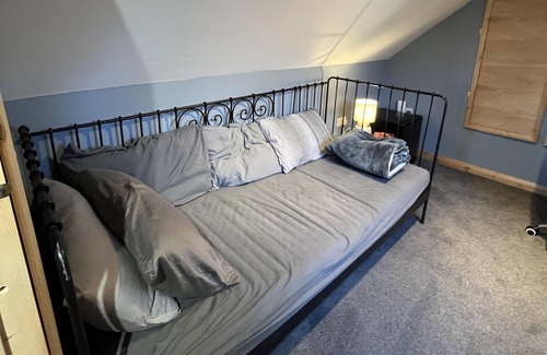 Heathfield Cottage | 3 bedroom Quirky Luxurious Cottage With Hot Tub