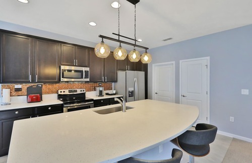 Northside House | 3 bedroom ranch near Jax airport this charming home is set up for play or work.