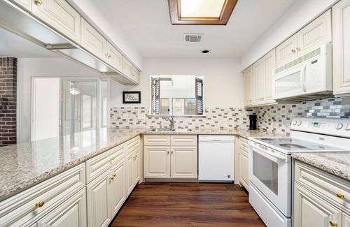 Northeast Houston House | 3-Bedroom Retreat with Sunroom – Near Downtown