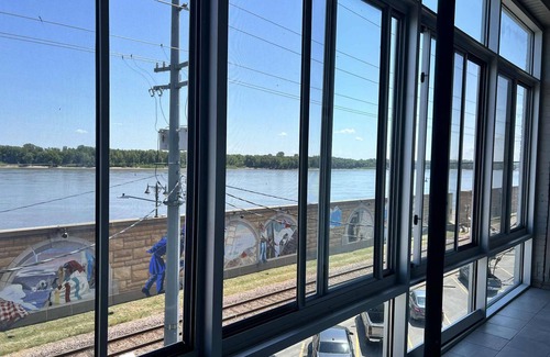 Cape Girardeau Apartment | 3-bedroom river view apartment in historic downtown Cape Girardeau