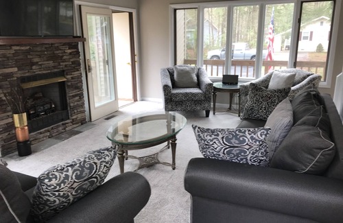 Ocean Pines House | 3-bedroom Senior week friendly Beach home just 15 minutes from Ocean City .