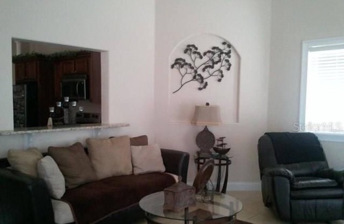 Cypress Gardens Apartment | 3 Bedroom Single family 431003 by Houzlet
