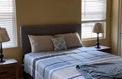 North Natomas Apartment | 3 Bedroom Single family L-573190 by Houzlet