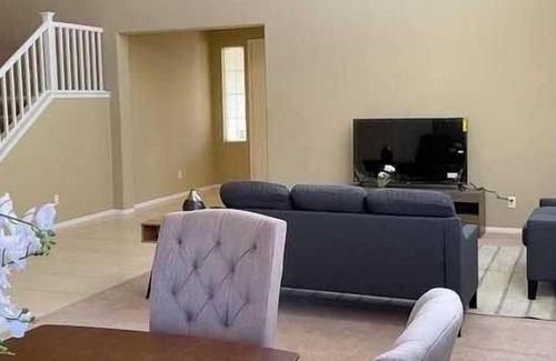 North Natomas Apartment | 3 Bedroom Single family L-573190 by Houzlet