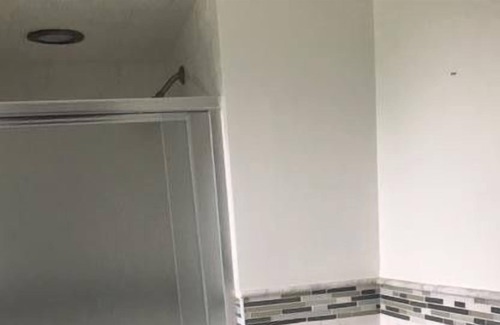 Oakhurst Apartment | 3 Bedroom Single family 139782 by Houzlet