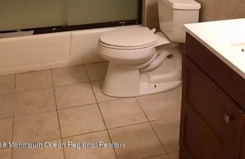 Oakhurst Apartment | 3 Bedroom Single family 139782 by Houzlet