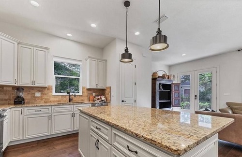 Gillespie Park Apartment | 3 Bedroom Single family 427357 by Houzlet