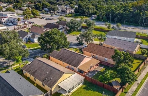 Azalea Park Apartment | 3 Bedroom Single family 421282 by Houzlet