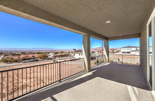 Foothills House | 3-bedroom - Sleeps 9 - Full Strip Views - Private Home