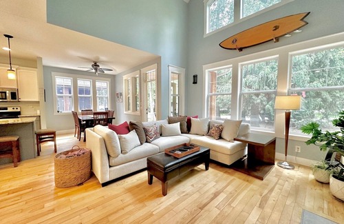 Swansea Point House | 3 Bedroom Sleeps 6, Hot Tub, Exec home, Workspace incl. desk,