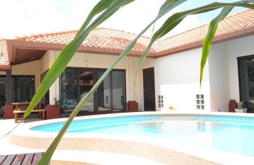 Na Chom Thian Villa | 3 Bedroom South Pattaya Beachfront, 300 m Beach front , Gated Village