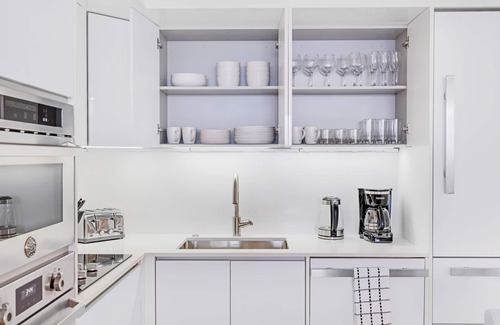 Edgewater Apartment | 3-Bedroom Sparkling Bayfront Oasis