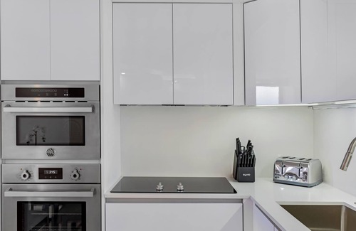 Edgewater Apartment | 3-Bedroom Sparkling Bayfront Oasis