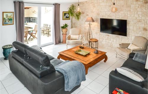 Colombiers House | 3 Bedroom Stunning Home In Colombiers