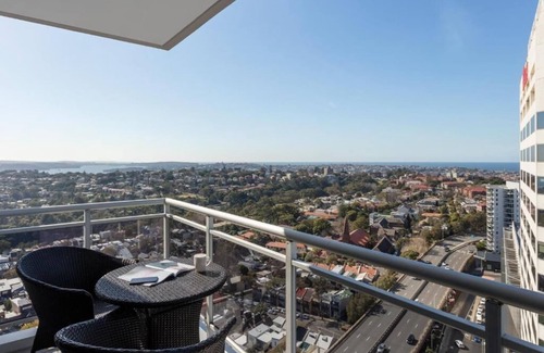 Bondi Junction Apartment | 3-Bedroom Suite Near to Bondi Beach Sydney