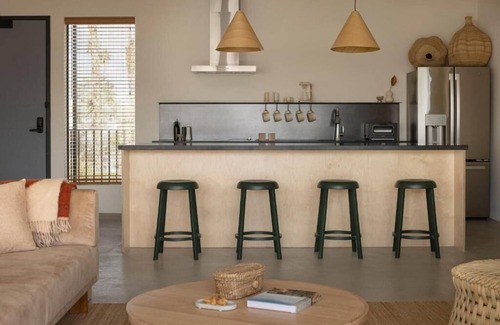 Downtown Palm Springs Hotel | 3 Bedroom Suite/Downtown Palm Springs/Full Kitchen and Living Area