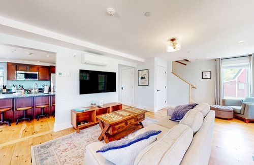 Waterbury Center Apartment | 3-bedroom suite in a vintage farmhouse with on-site hot tub - near ski/hike/bike