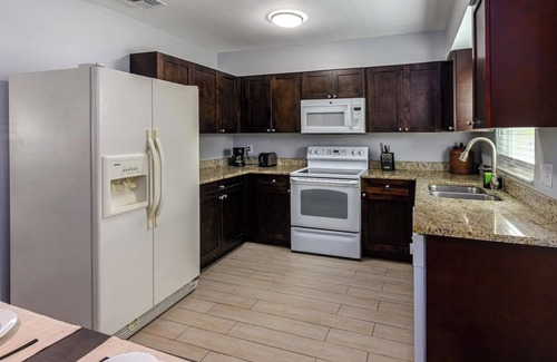 Sun Bay South House | 3 Bedroom Tampa Farmhouse - NEWLY RENOVATED