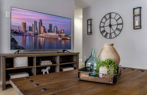 Sun Bay South House | 3 Bedroom Tampa Farmhouse - NEWLY RENOVATED