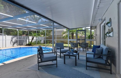 Sun Bay South House | 3 Bedroom Tampa Farmhouse - NEWLY RENOVATED