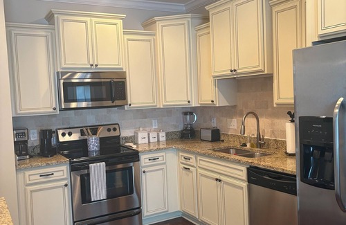 Saint Simons Island House | 3-bedroom townhome in terrific St. Simons Island with WiFi, AC.