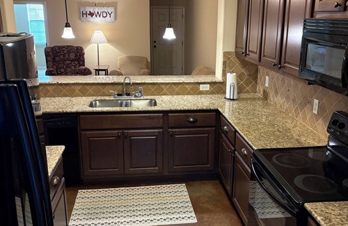Wellborn House | 3-bedroom townhome in tranquil College Station with AC