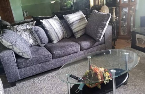 Aurora House | 3-bedroom townhome in charming Aurora with WiFi, AC. Unbeatable LocationBook now