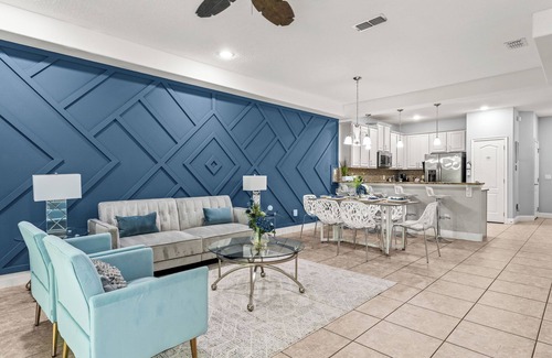 Four Corners House | 3-bedroom townhome in Champions Gate. With A/C, gym, swimming pool and jacuzzi.