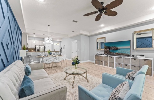 Four Corners House | 3-bedroom townhome in Champions Gate. With A/C, gym, swimming pool and jacuzzi.