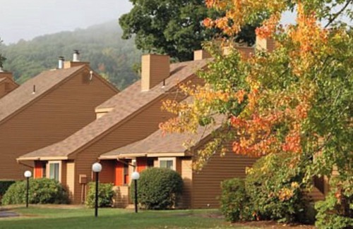 Plymouth House | 3-bedroom townhome in wonderful Ashland, NH with WiFi, AC