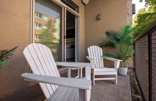 Uptown House | 3-bedroom townhome in wonderful Dallas with AC, WiFi