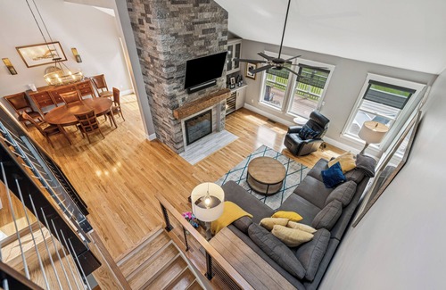 West Hartford House | 3-Bedroom Townhome Overlooking 12th Hole in Quechee, VT Recently Renovated!