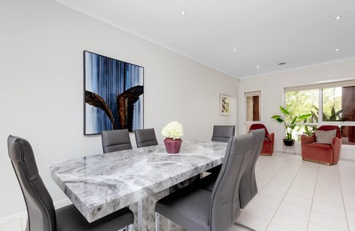 Bonbeach House | 3 bedroom Townhouse In Bonbeach VIC