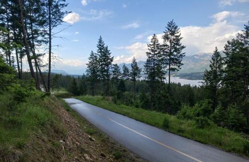 East Kootenay Apartment | 3 Bedroom Townhouse with Mountain Views, Large Deck, Garage