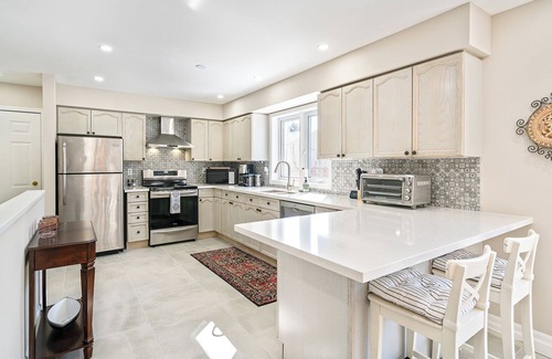 Historic Old Town House | 3 Bedroom Updated Bungalow Old Town Niagara-on-the-Lake