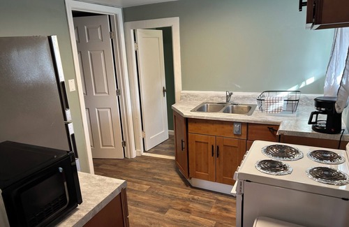 Wailuku House | 3-bedroom upstairs unit in beautiful Wailuku with AC