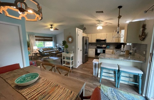 Fort Myers House | 3-bedroom vacation home just minutes to Downtown Cape Coral & Fort Myers.