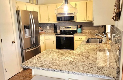 Fort Myers House | 3-bedroom vacation home just minutes to Downtown Cape Coral & Fort Myers.