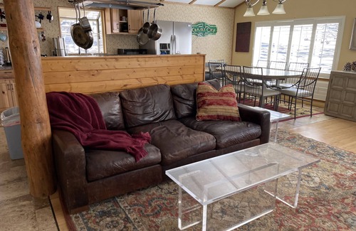 Tehachapi House | 3-bedroom vacation home just 10 minutes from Tehachapi
