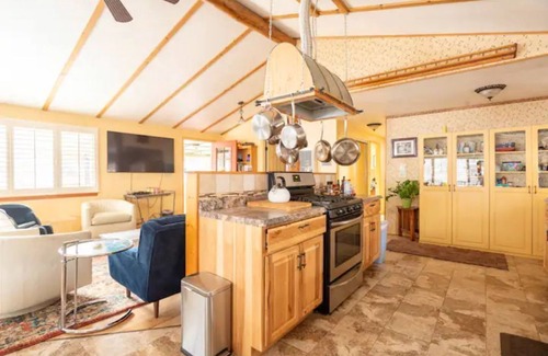Tehachapi House | 3-bedroom vacation home just 10 minutes from Tehachapi