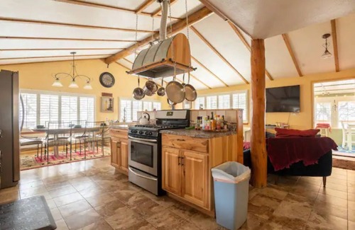 Tehachapi House | 3-bedroom vacation home just 10 minutes from Tehachapi