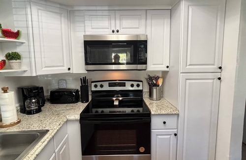 Bay Crest Park House | 3-Bedroom Vacation Home in Marvelous Tampa with AC, WiFi, & Entertainment