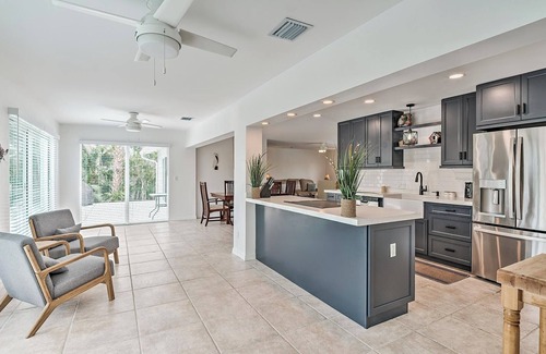 Sanibel House | 3-bedroom vacation home just steps from Periwinkle Way