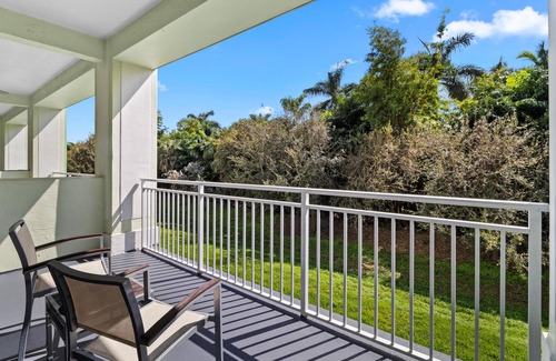 Ludlam Condo | 3 Bedroom Villa, 4 bathrooms, sleep 8, Resort Pool
