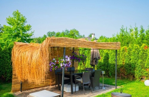 Sapanca Villa | 3-bedroom villa in welcoming Sapanca with huge garden at the lake.
